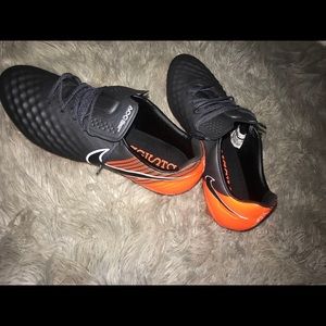 Nike Magistas